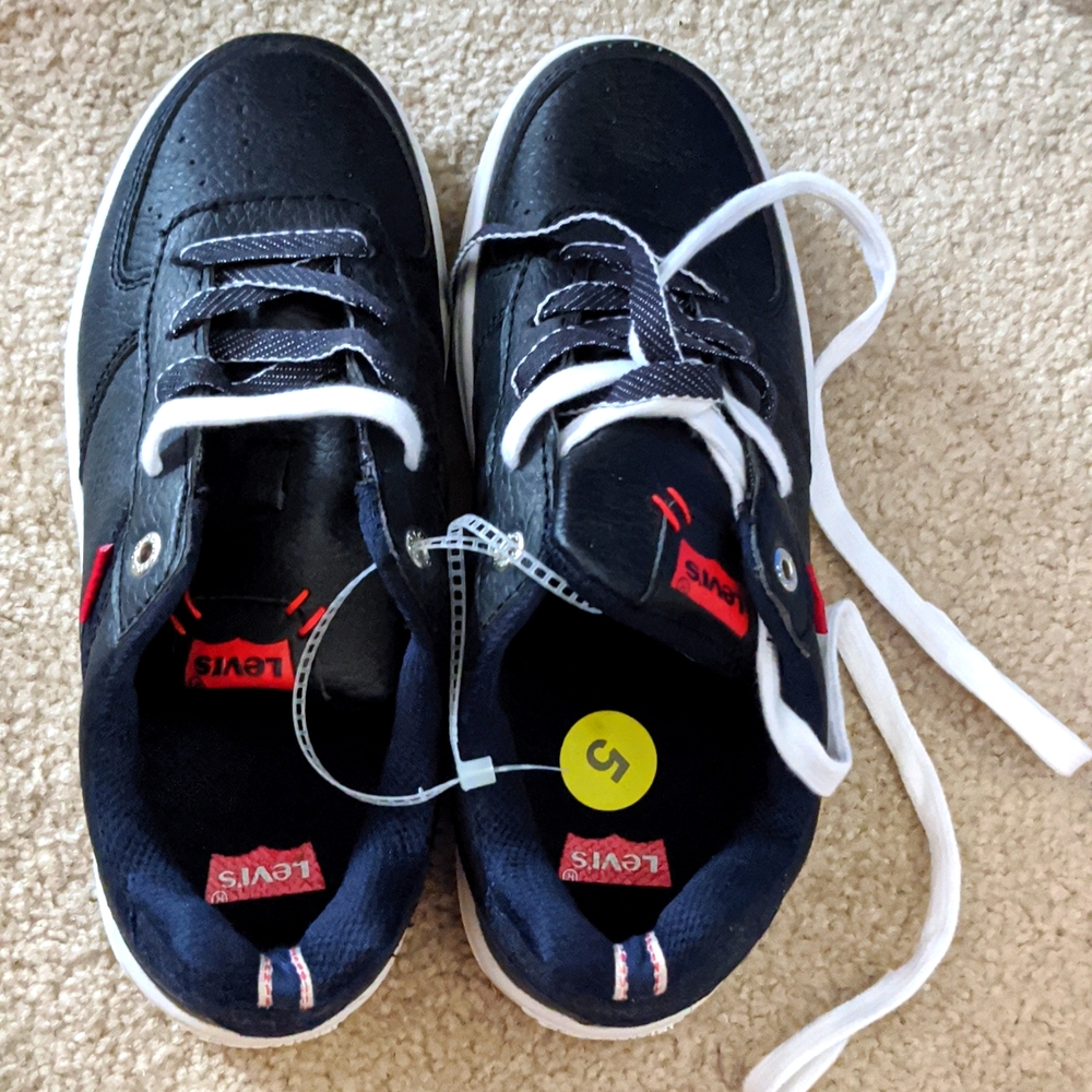 New Levi's boys shoes size 5
